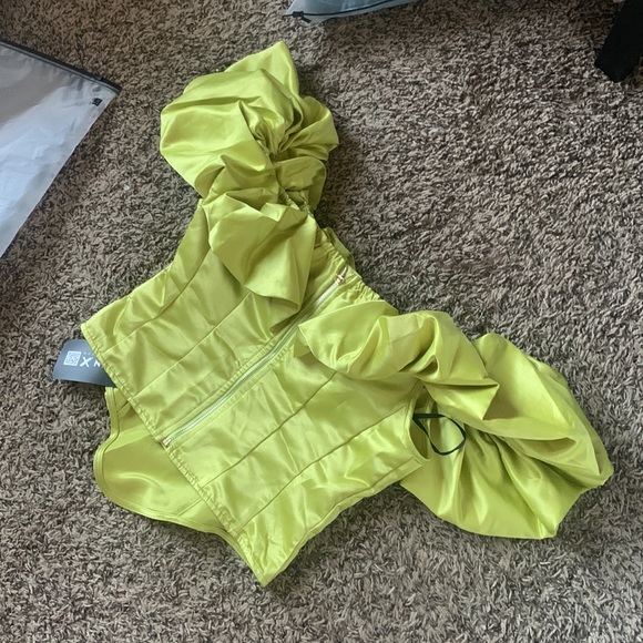 SHEIN X NAJILARAQUELDESIGNS Off Shoulder Asymmetrical Hem Top - Picture 9 of 9